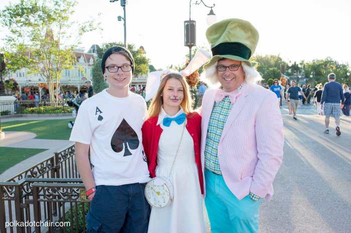 Alice and wonderland costumes diy